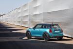 Mini Cooper Caribbean Aqua 2017 года (ZA)